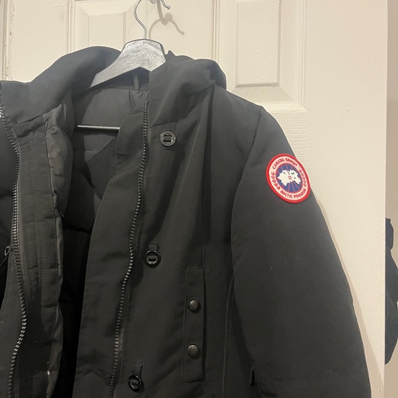 Canada Goose Winter Parka - Picture 3 of 14